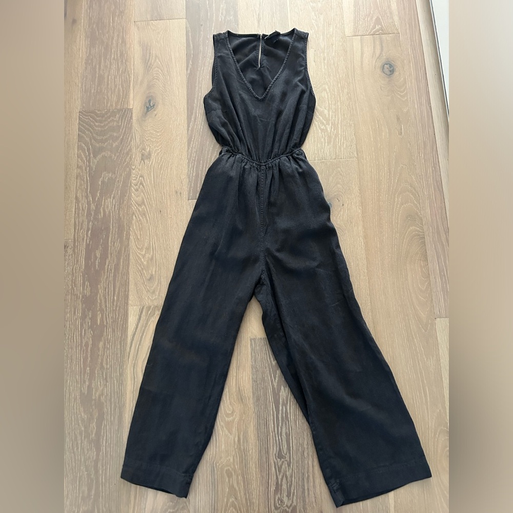 Universal thread black linen blend romper size small w/ pockets.